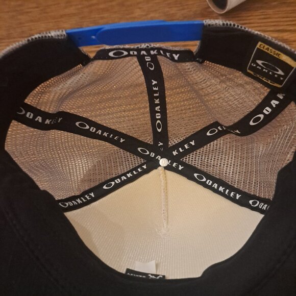 OAKLEY Classic Snap Back Blue White Trucker Hat - Picture 4 of 8